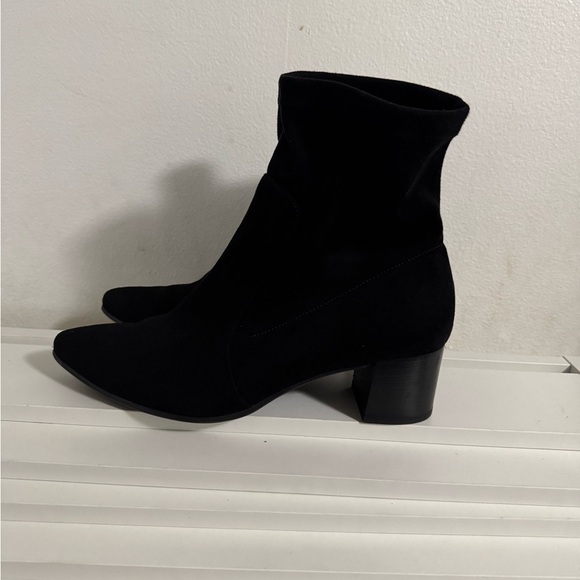 PAUL GREEN Cybil Stretch Micro
Suede Pull-on Ankle Bootie Used like a new - Picture 3 of 8